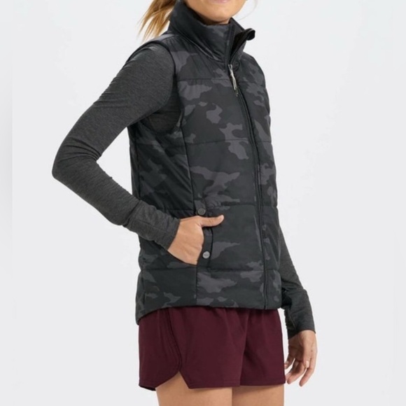 Vuori Jackets & Blazers - Vuori Black Camo Quilted Puffer Vest
